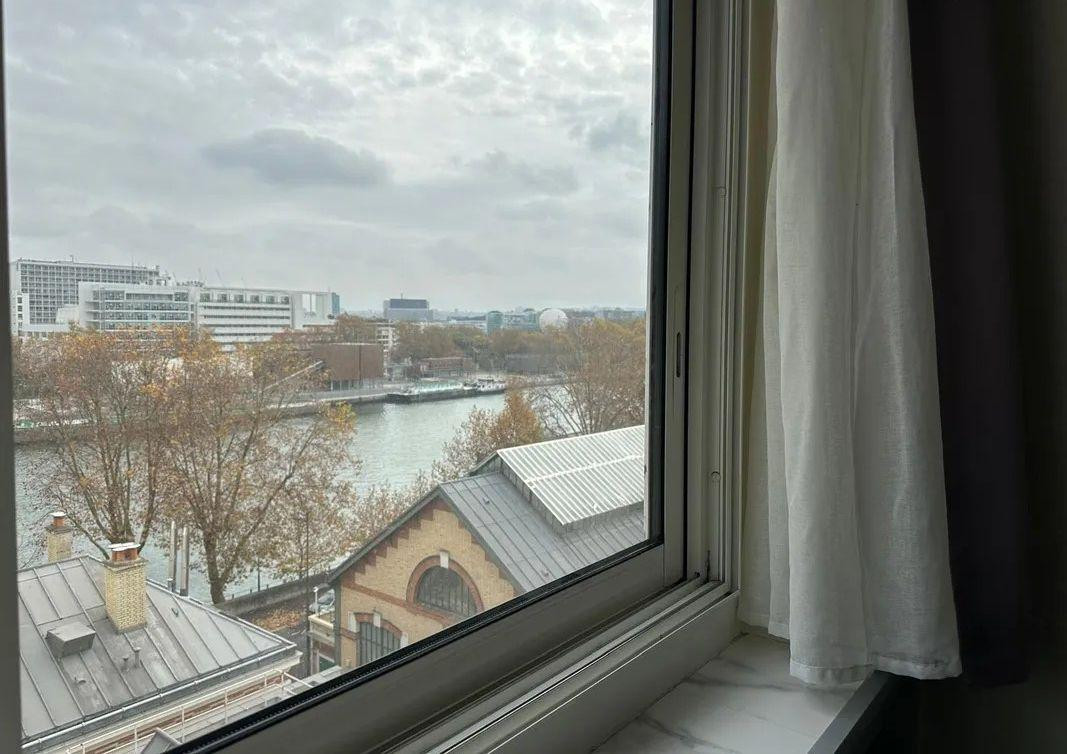 
                                                Location
                                                 Beau 2P meublé et rénové 38m², lumineux, vue Seine
