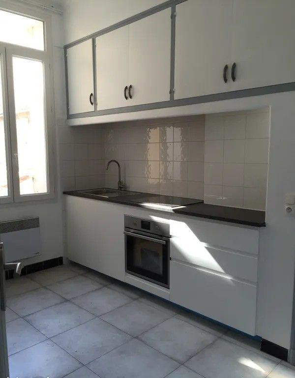 
                                                Location
                                                 Beau 2P meublé et rénové 48m² avec balcon