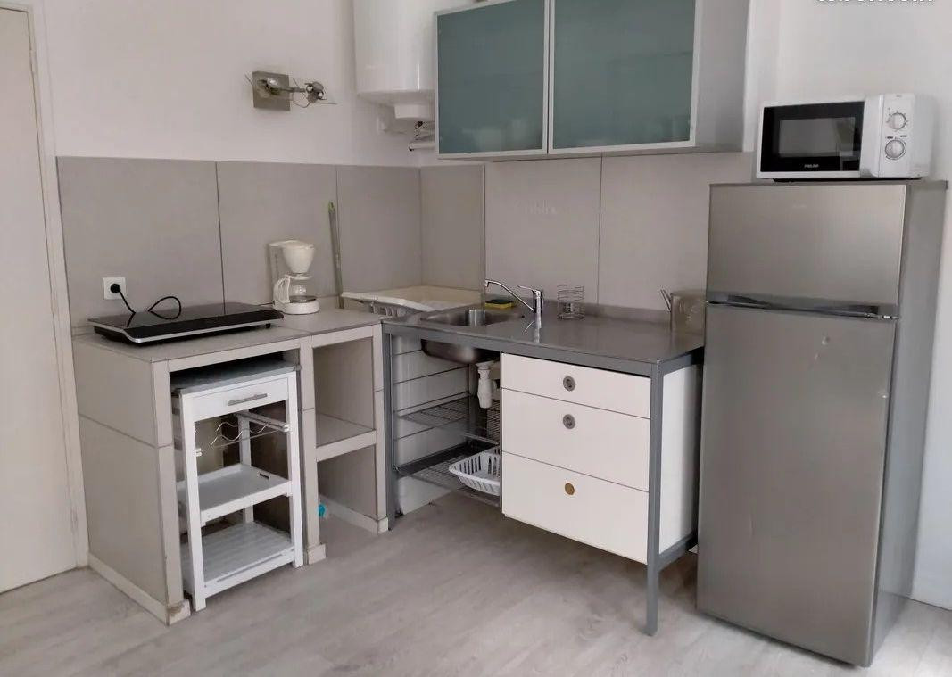 
                                                Location
                                                 Beau 2P meublé et rénové 48m² lumineux et calme