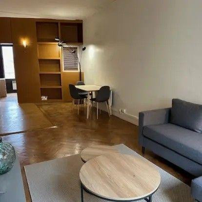
                                                Location
                                                 Beau 2P meublé et rénové 60m² au calme