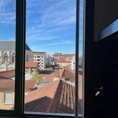 
                                                Location
                                                 Beau 2P meublé et rénové 60m² au calme