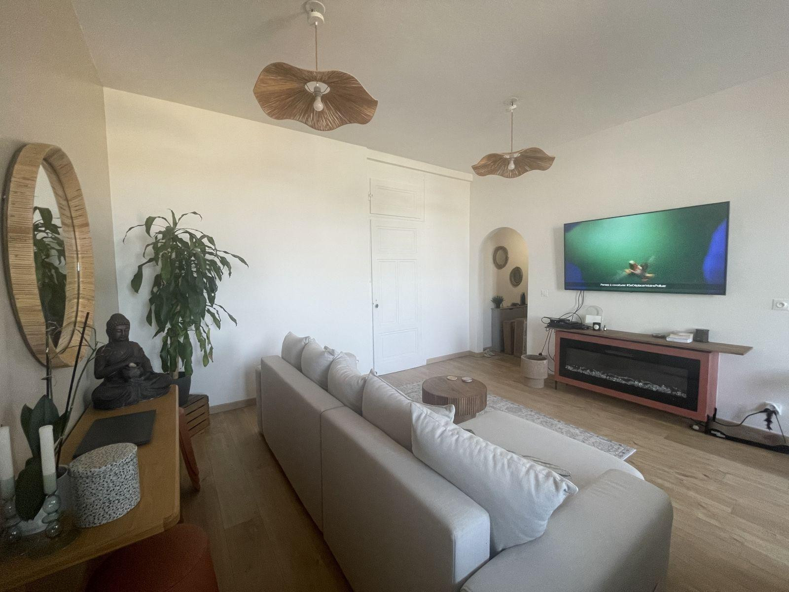 
                                                Location
                                                 Beau 2P meublé lumineux 55m²