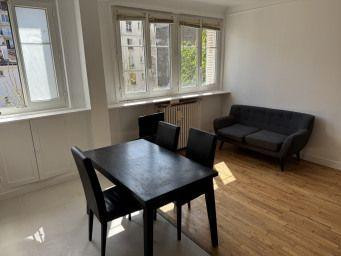 
                                                Location
                                                 Beau 2P meublé lumineux de 39 m²