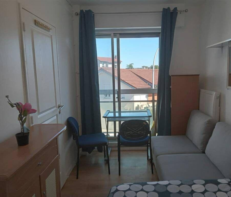 
                                                Location
                                                 Beau 2P meublé refait à neuf