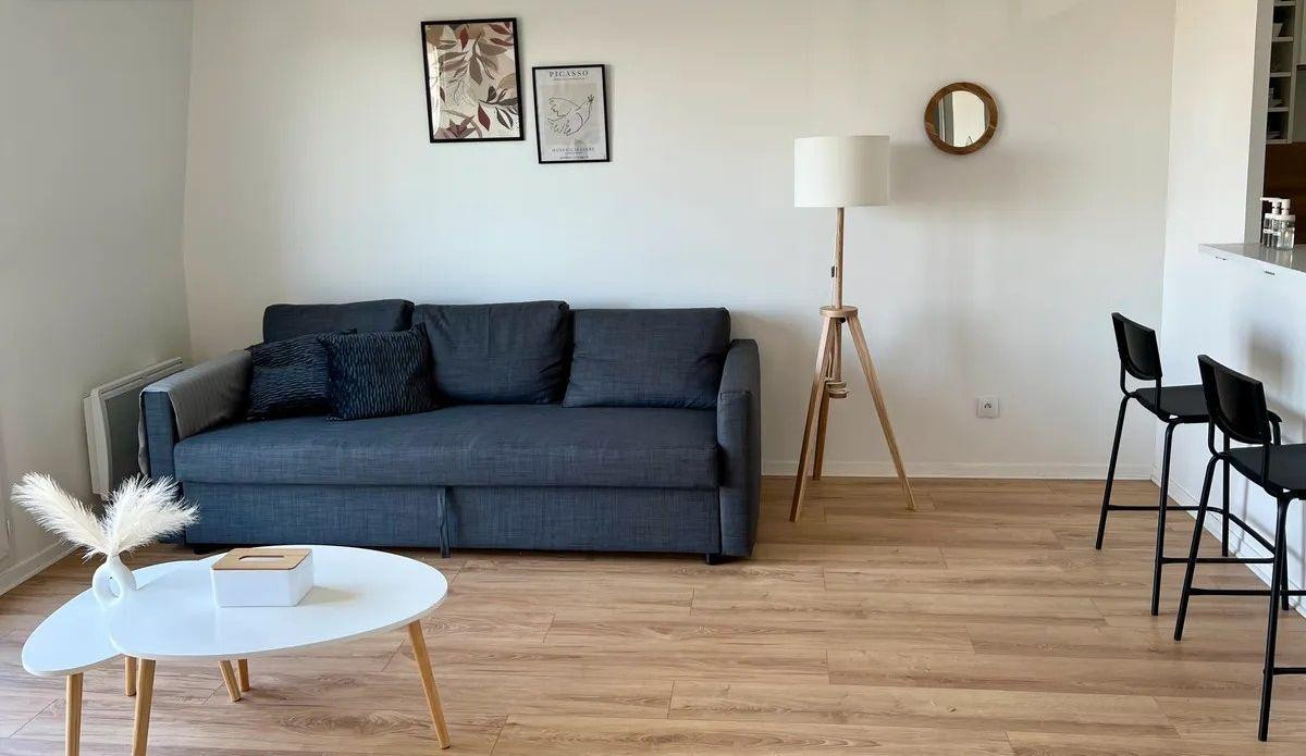 
                                                Location
                                                 Beau 2P meublé refait à neuf de 40 m²
