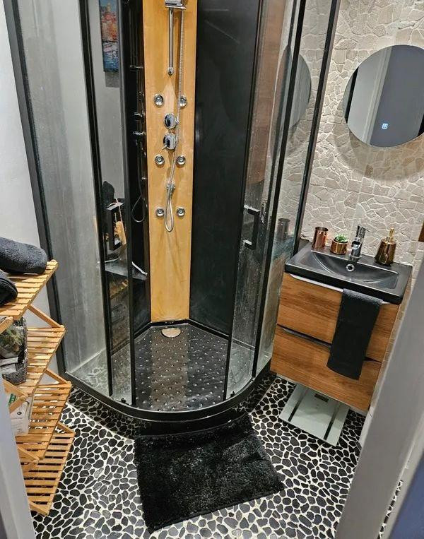 
                                                Location
                                                 Beau 2P meublé refait à neuf sans vis à vis