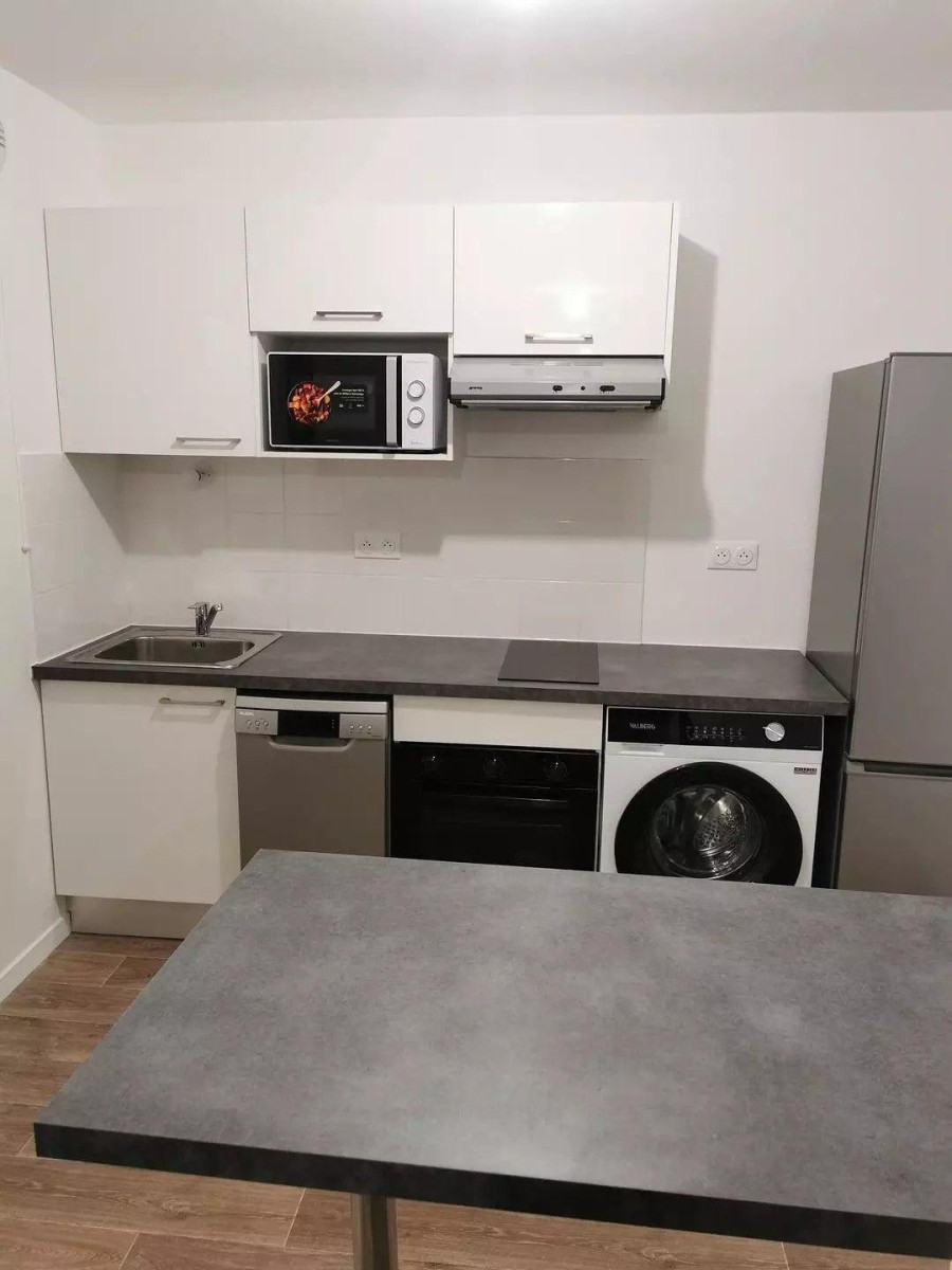
                                                Location
                                                 Beau 2P neuf T2 totalement équipé 38m²