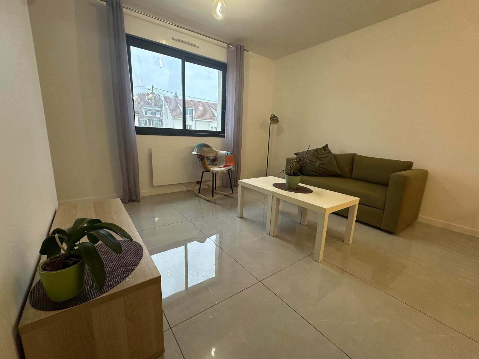 
                                                Location
                                                 Beau 2p récent