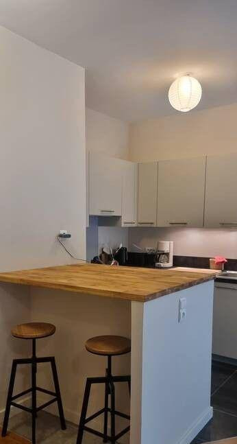 
                                                Location
                                                 Beau 2P refait à neuf, entièrement meublé 45m²