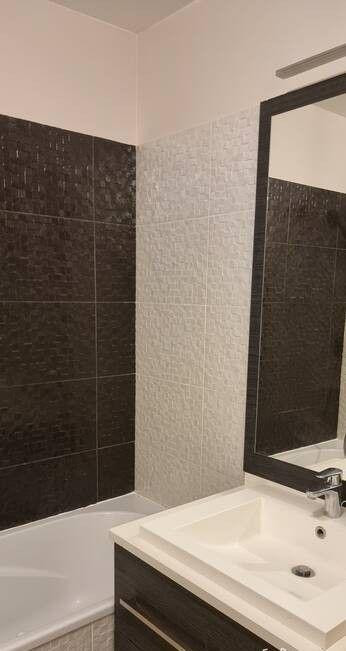 
                                                Location
                                                 Beau 2P refait à neuf, entièrement meublé 45m²