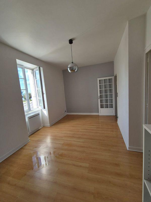 
                                                Location
                                                 Beau 2P rénové 32m² sans vis à vis