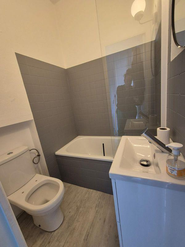 
                                                Location
                                                 Beau 2P rénové 32m² sans vis à vis