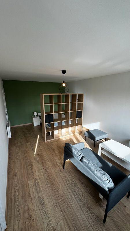 
                                                Location
                                                 Beau 2P rénové 35m² Vue sur la cathédrale