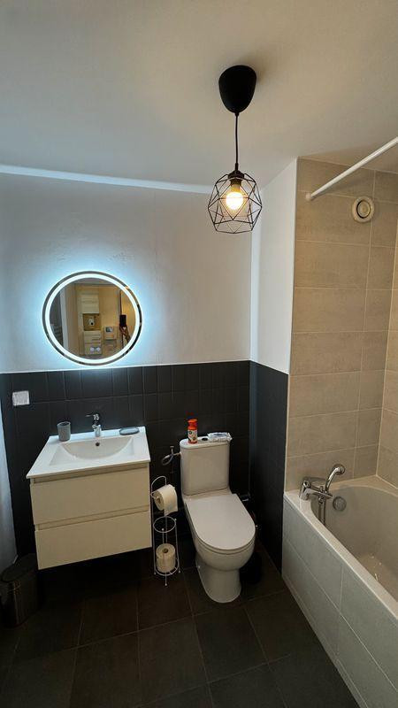 
                                                Location
                                                 Beau 2P rénové 35m² Vue sur la cathédrale