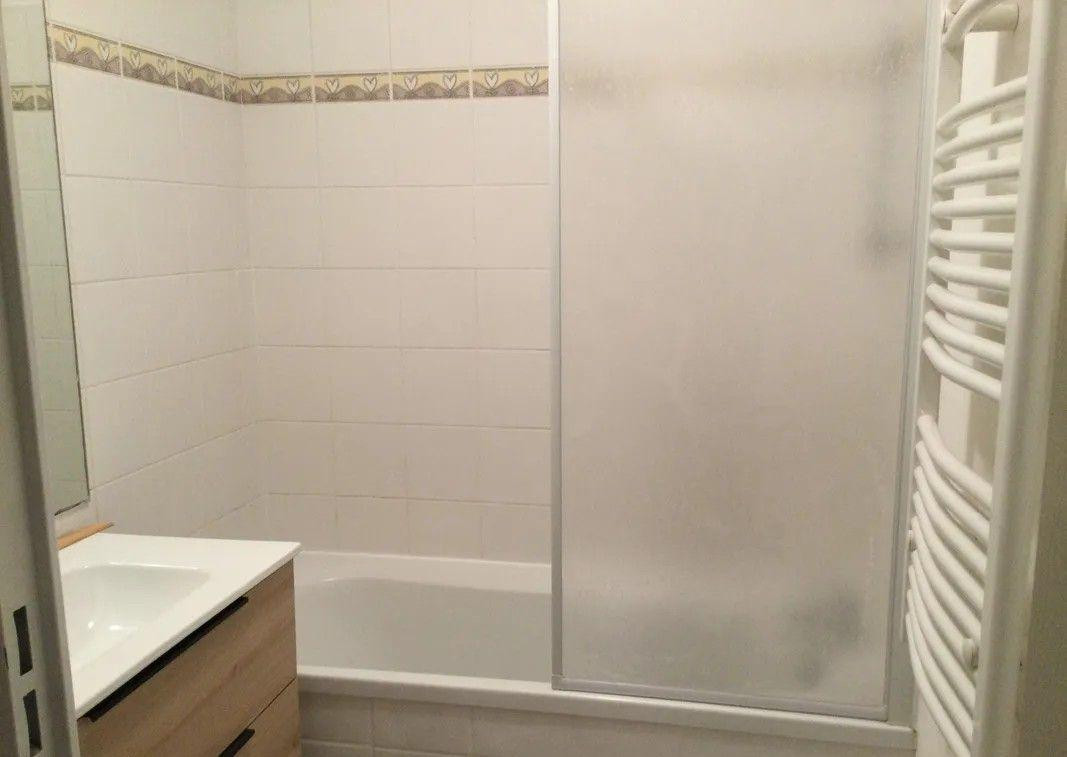 
                                                Location
                                                 Beau 2P rénové 42m² avec terrasse de 5m²