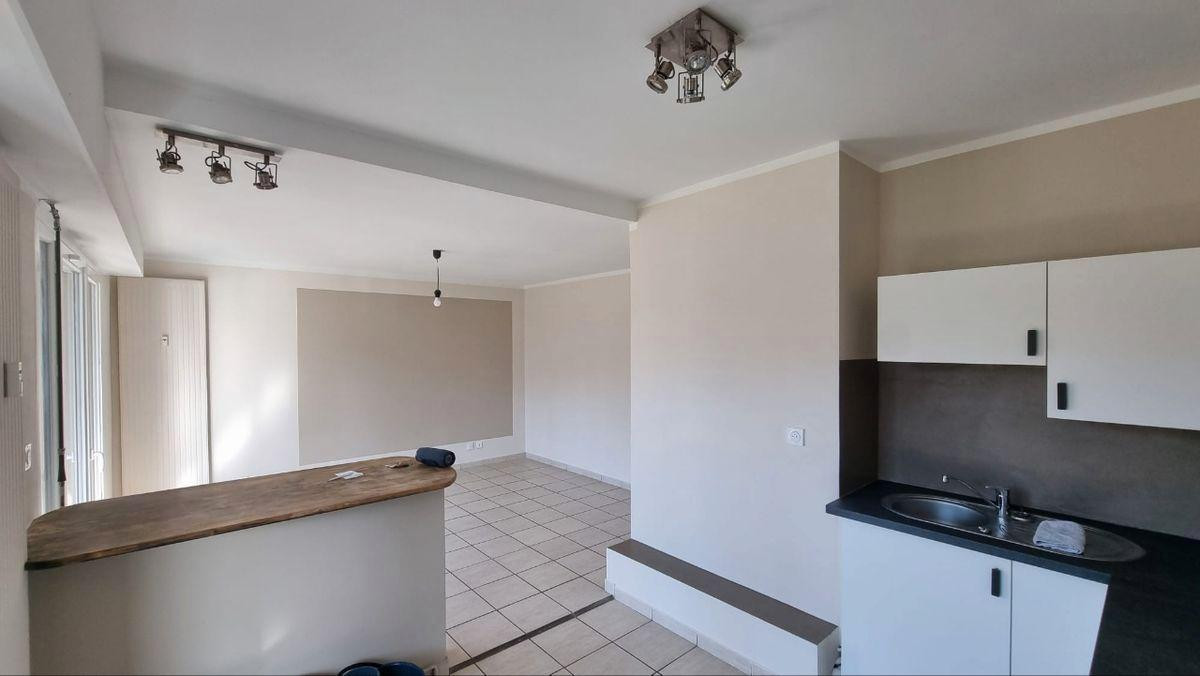 
                                                Location
                                                 Beau 2P rénové 55m2 avec balcon
