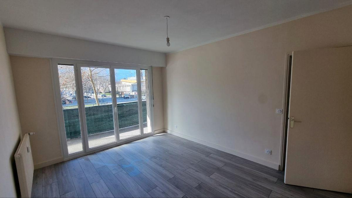 
                                                Location
                                                 Beau 2P rénové 55m2 avec balcon
