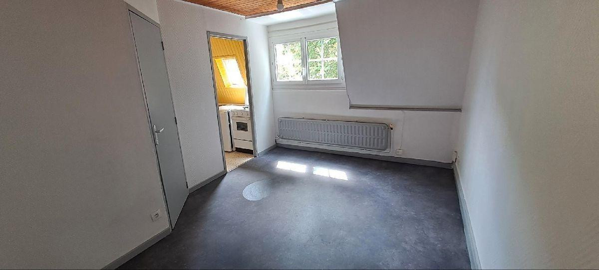 
                                                Location
                                                 Beau 2P rénové