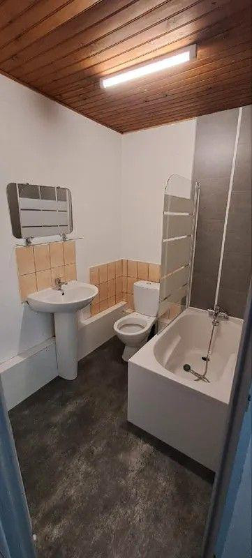 
                                                Location
                                                 Beau 2P rénové