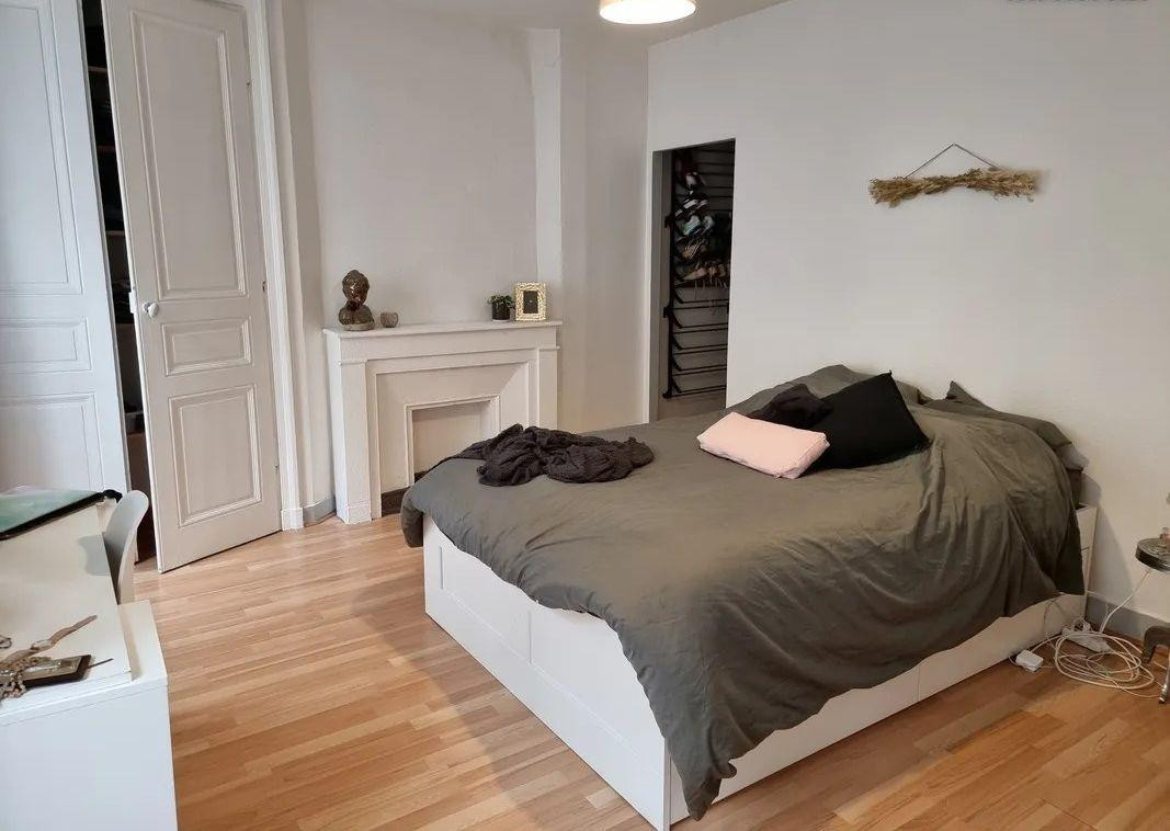 
                                                Location
                                                 Beau 2Pbis 64m² idéalement situé