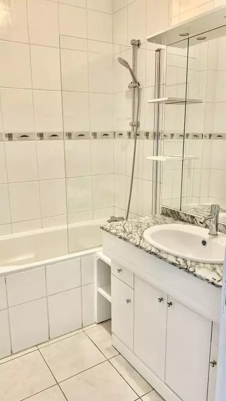
                                                Location
                                                 BEAU 3 PIÈCES 62m² AVEC BALCON & PARKING