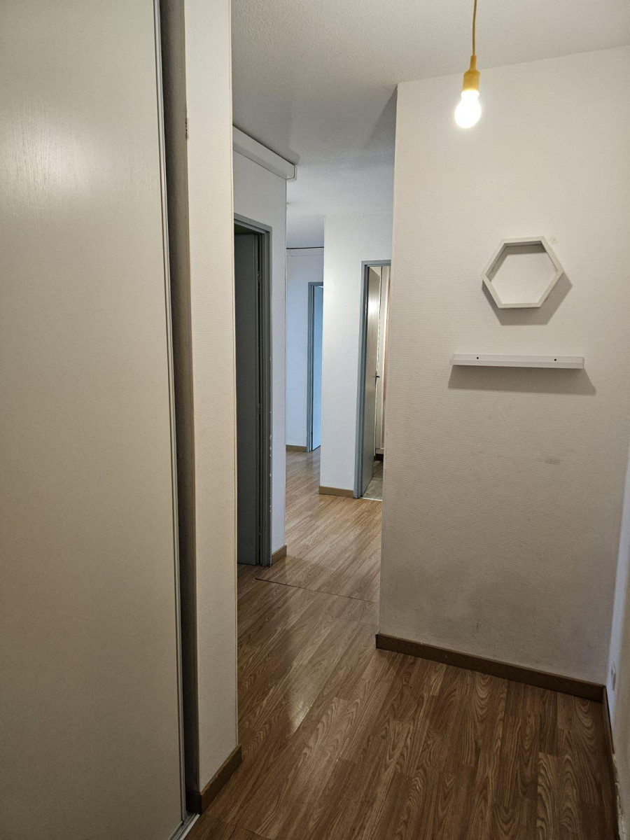 
                                                Location
                                                 Beau 3 pièces 64 m² avec terrasse