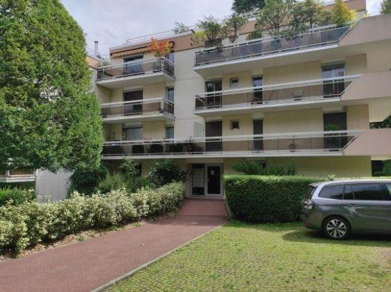 
                                                Location
                                                 Beau 3 pièces 69m² avec terrasse + parking