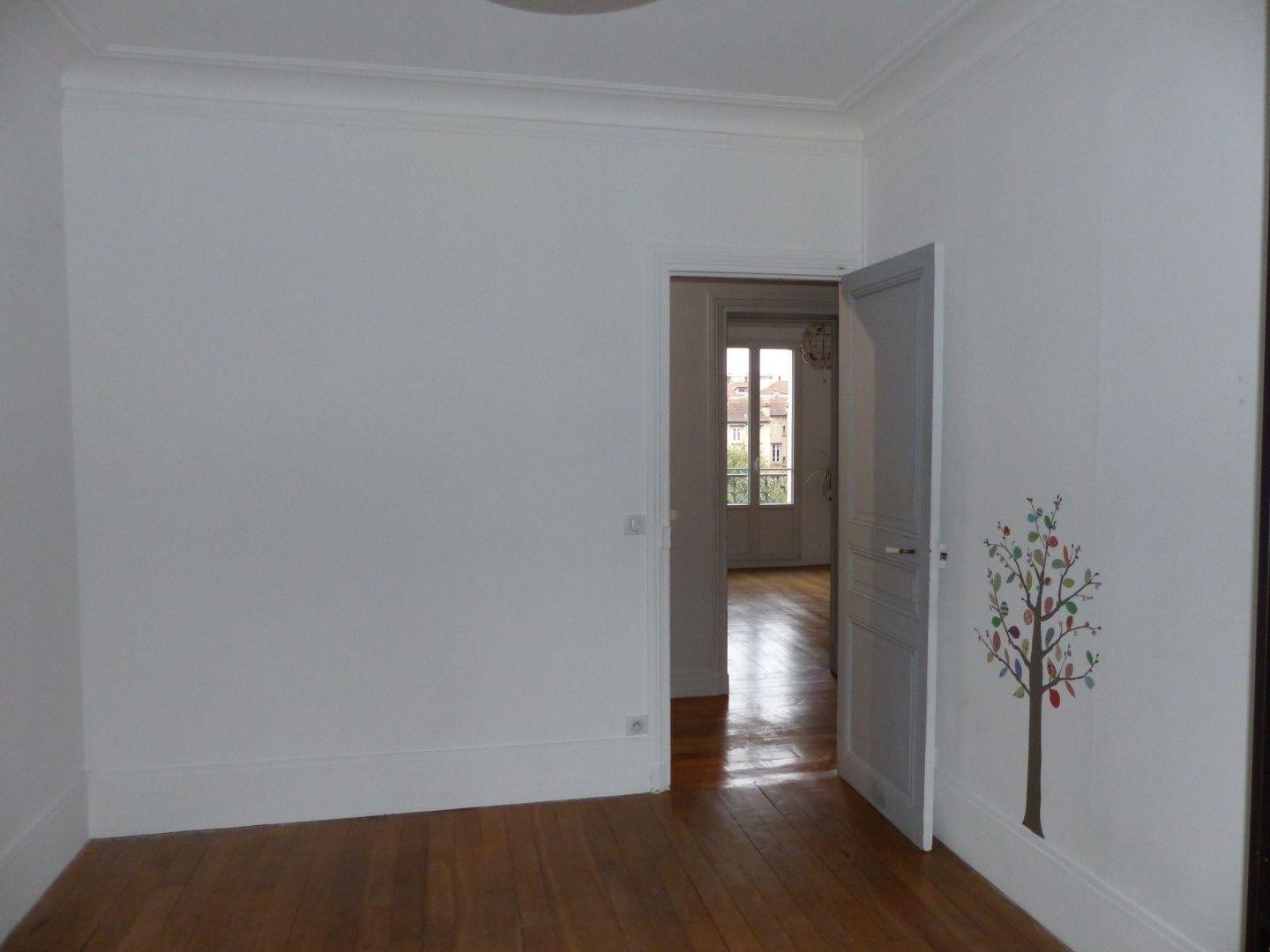 
                                                Location
                                                 Beau 3 pièces à louer