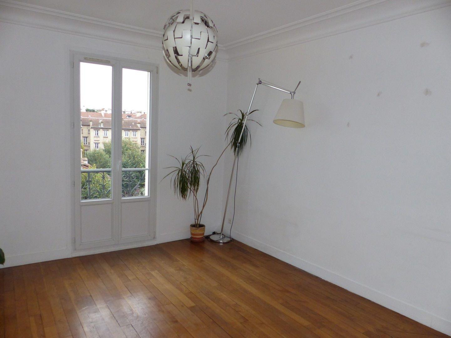 
                                                Location
                                                 Beau 3 pièces à louer