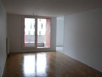 
                                                Location
                                                 Beau 3 pièces avec balcon