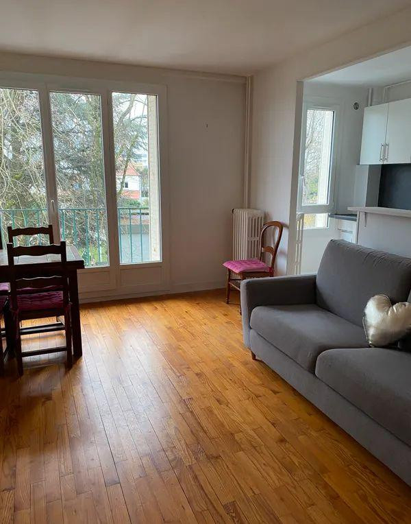 
                                                Location
                                                 Beau 3 pièces meublé 53m2 à Rueil-Malmaison