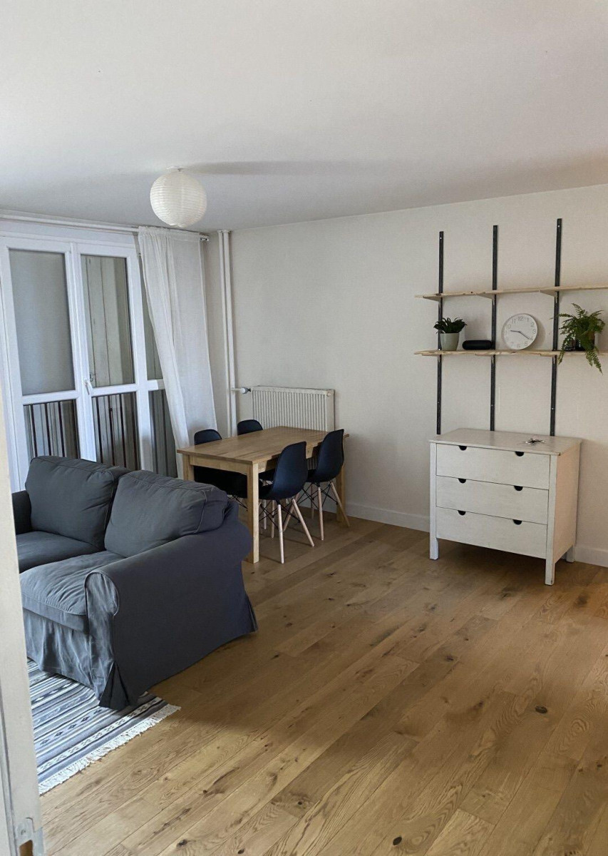 
                                                Location
                                                 Beau 3 pièces meublé