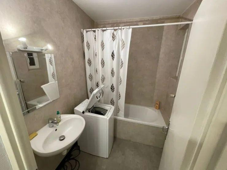 
                                                Location
                                                 Beau 3 pièces meublé 70m2 avec balcon