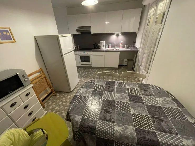 
                                                Location
                                                 Beau 3 pièces meublé 70m2 avec balcon