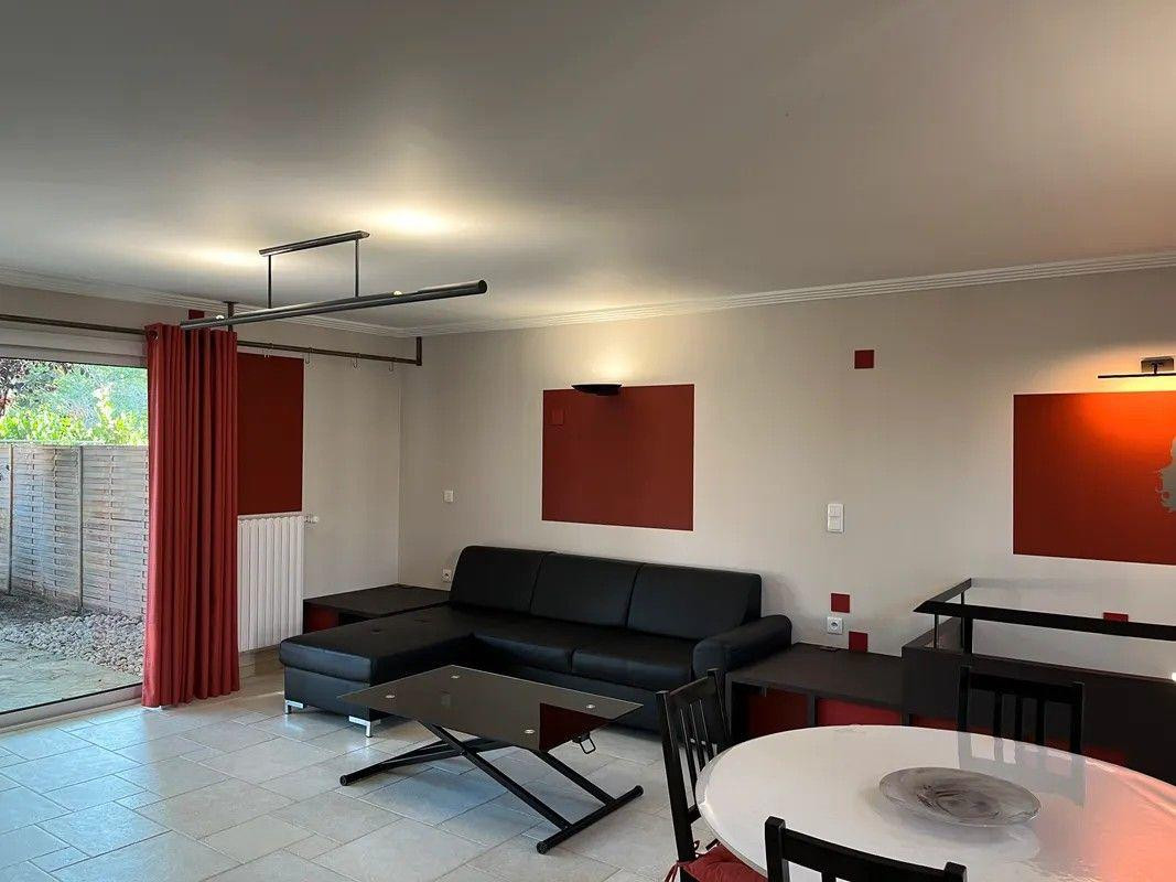 
                                                Location
                                                 Beau 3 pièces meublé 77m² + jardin 80m² + terrasse