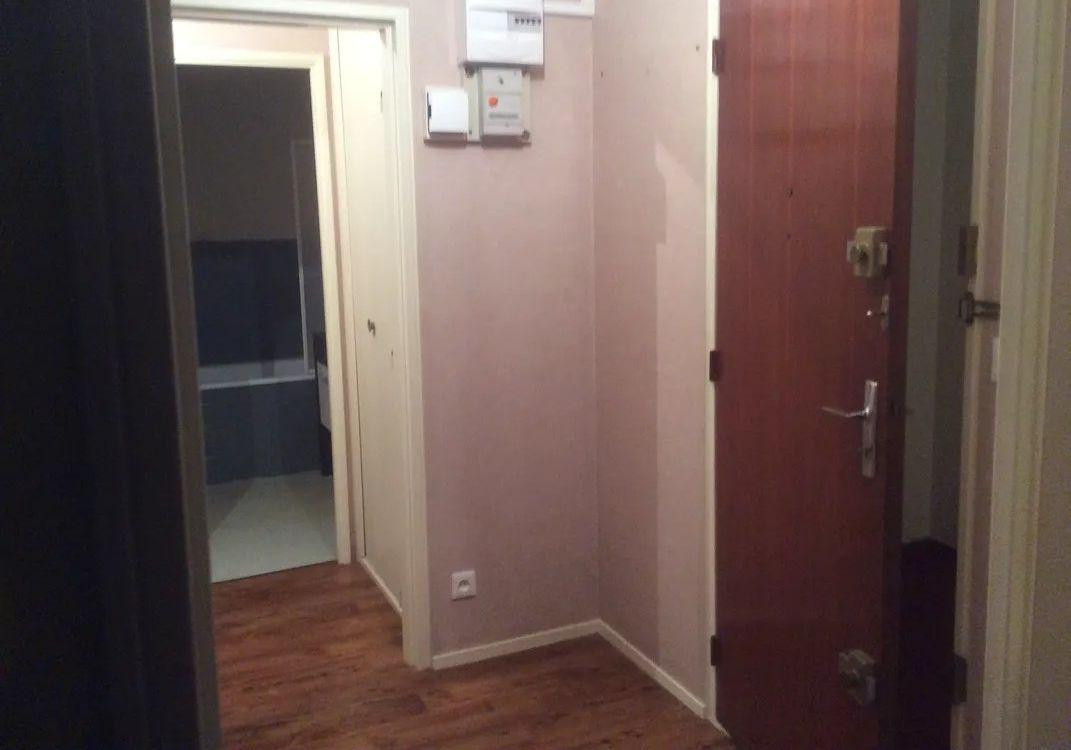 
                                                Location
                                                 Beau 3P 45m² avec balcon dans immeuble sécurisé