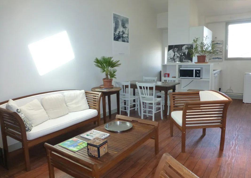 
                                                Location
                                                 Beau 3P 45m² rénové très calme et ensoleillé