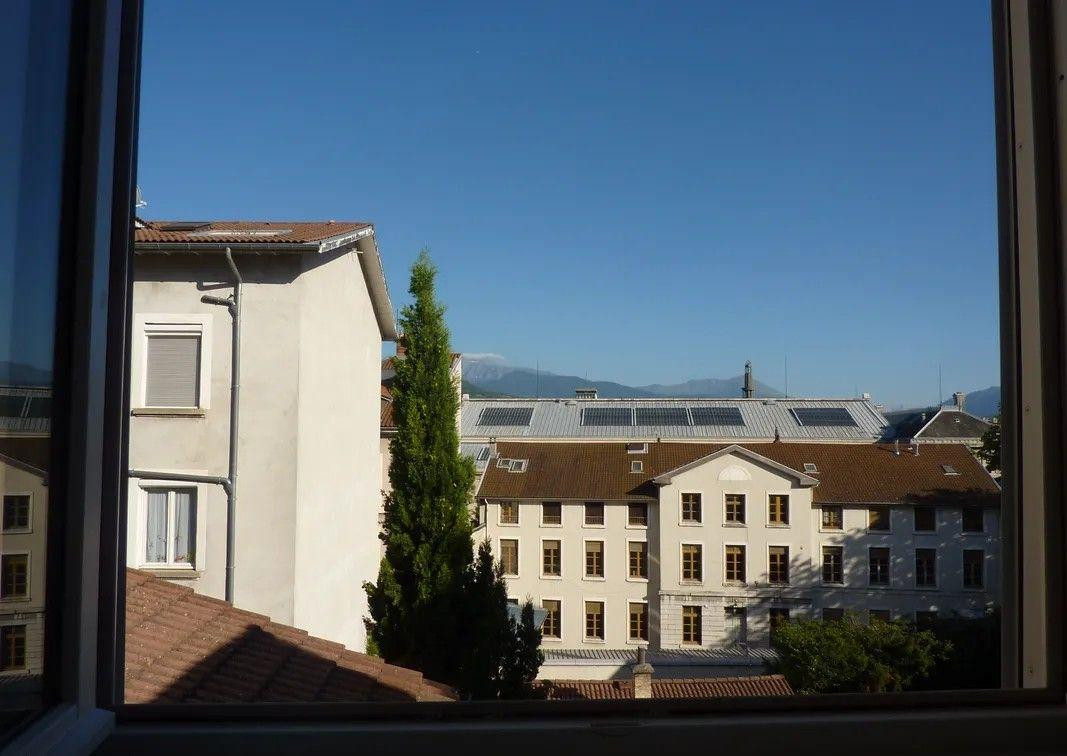
                                                Location
                                                 Beau 3P 45m² très calme et ensoleillé