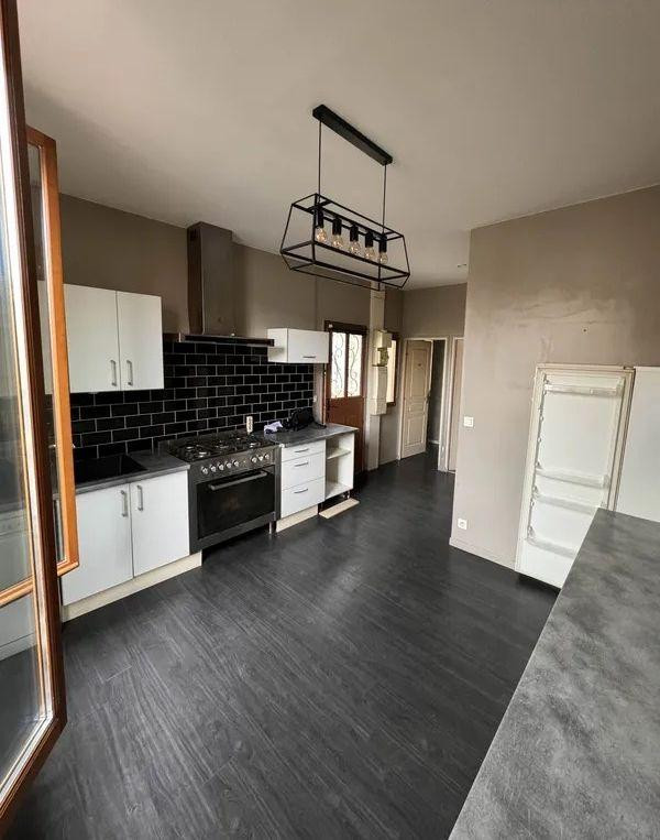
                                                Location
                                                 Beau 3P 55m² propre et au calme