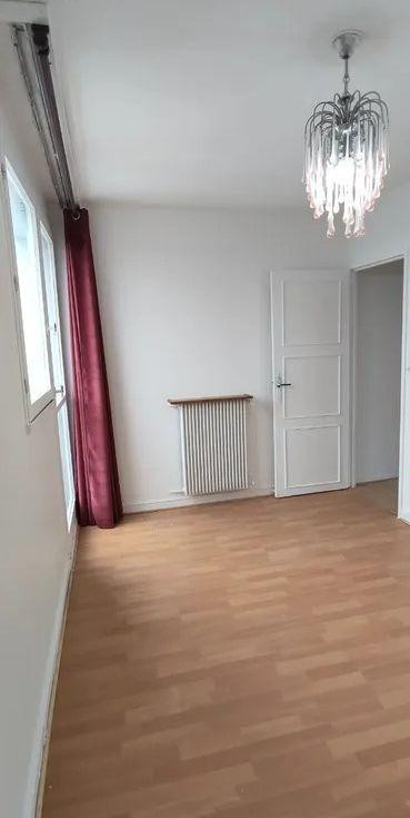 
                                                Location
                                                 Beau 3P 57m² rénové avec balcon