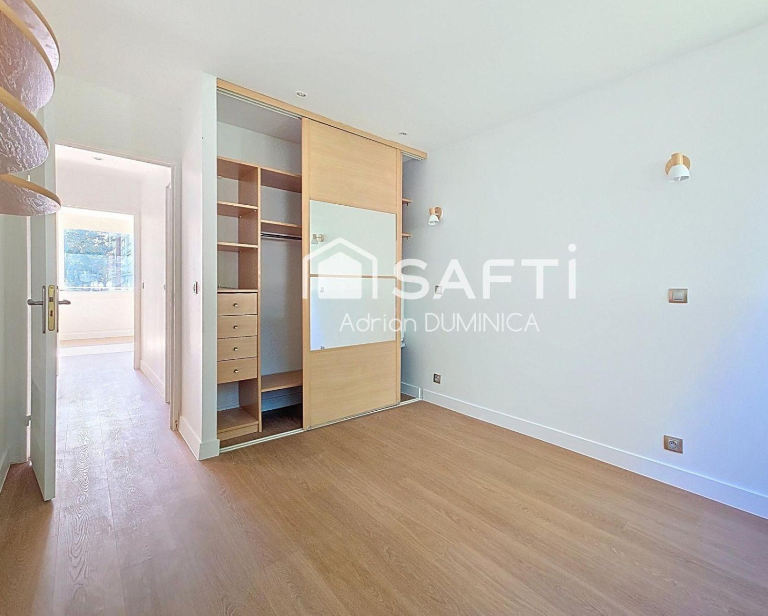 
                                                Location
                                                 Beau 3P 59m² entièrement rénové