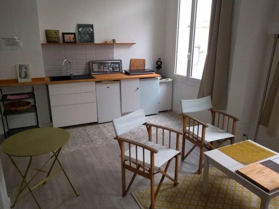 
                                                Location
                                                 Beau 3P 60m² intra muros bail jusqu'au 25 juin
