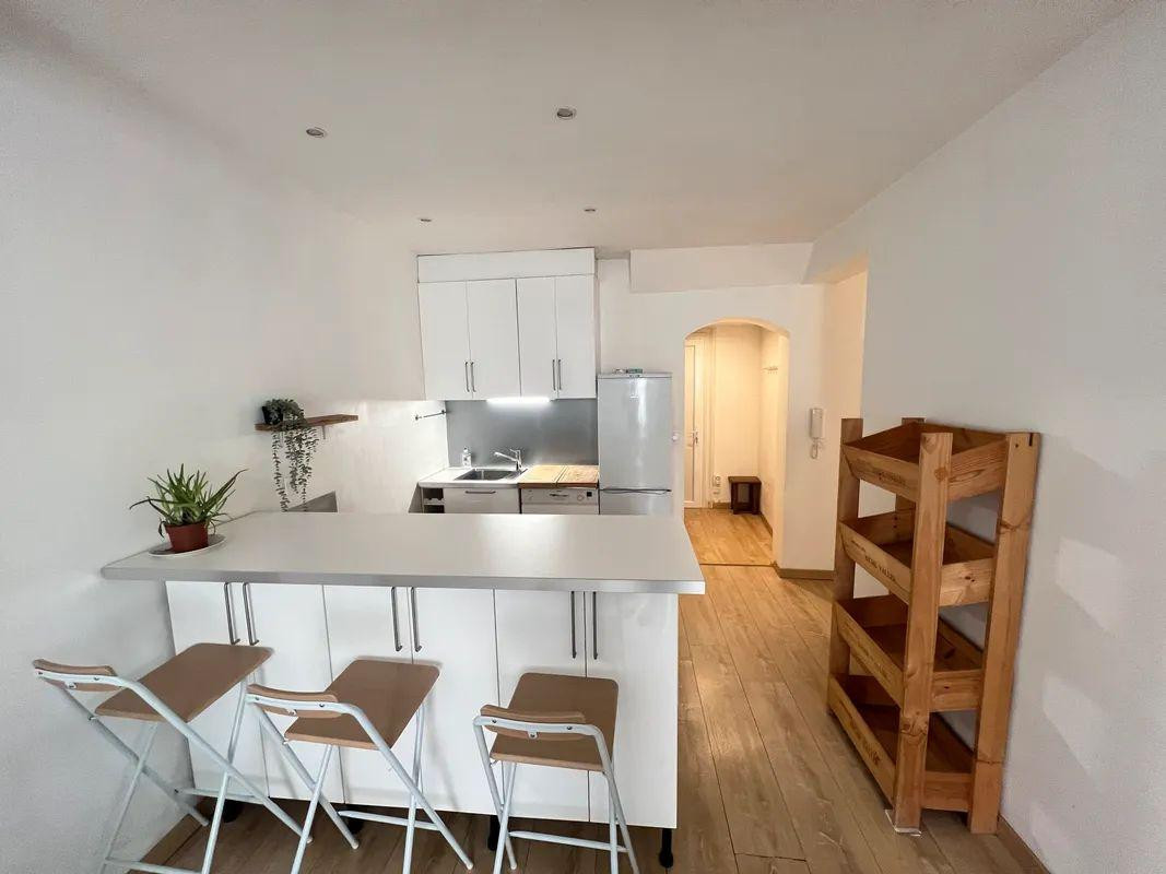 
                                                Location
                                                 Beau 3P 60m² meublé Quai Sainte Croix Bordeaux
