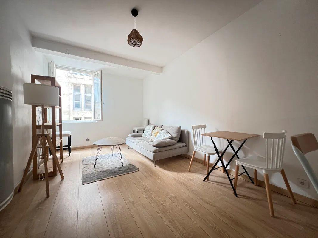 
                                                Location
                                                 Beau 3P 60m² meublé Quai Sainte Croix Bordeaux