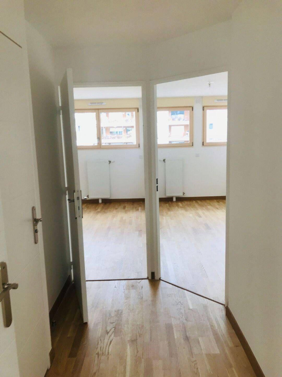 
                                                Location
                                                 Beau 3P 61m² lumineux non meublé