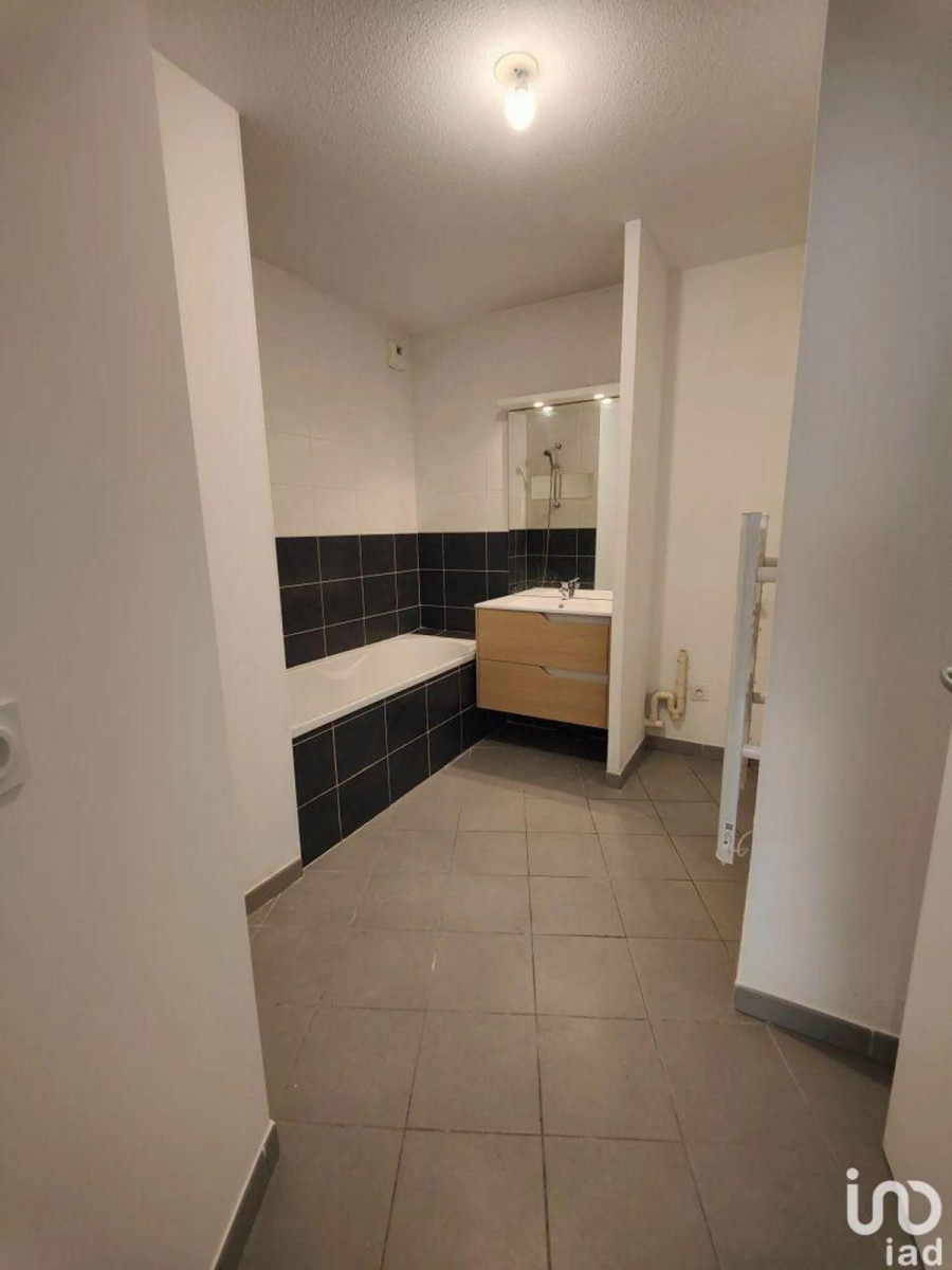 
                                                Location
                                                 Beau 3P 64m² avec balcon et parking
