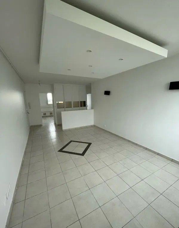 
                                                Location
                                                 Beau 3P 64m² lumineux et très bien situé