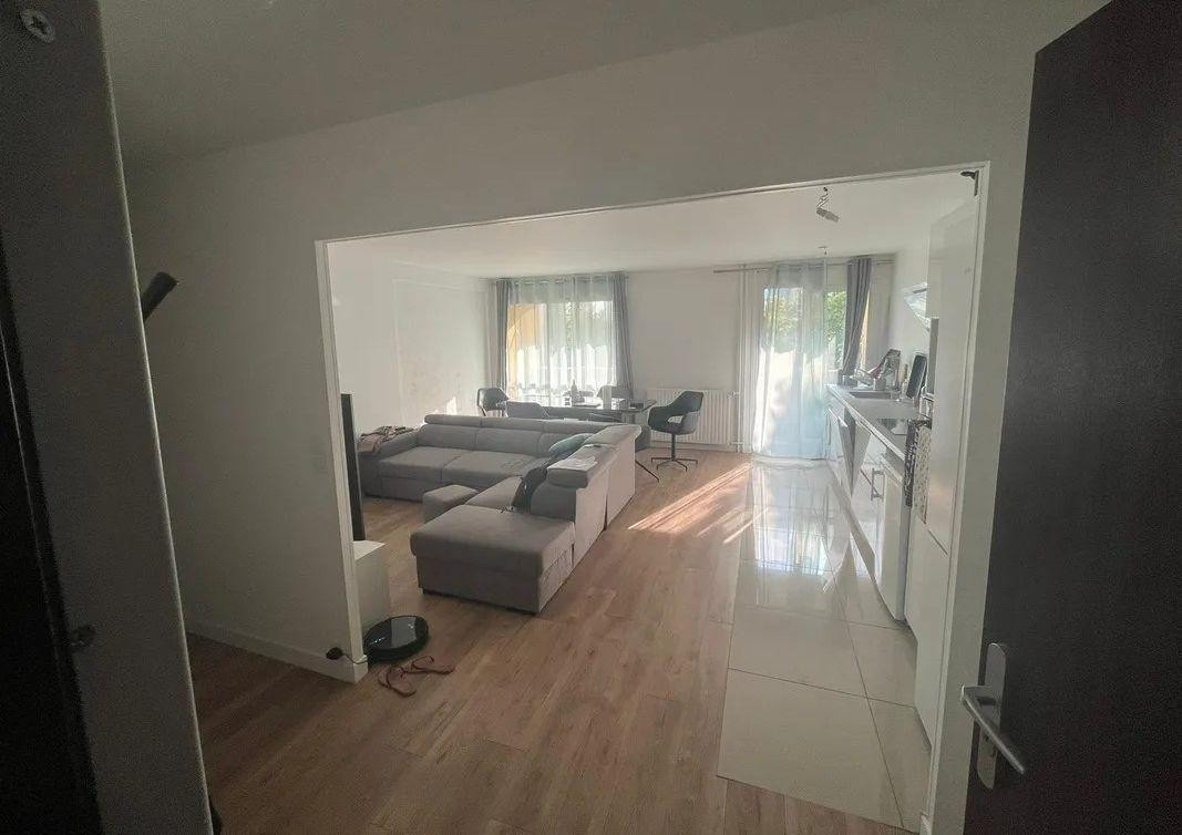 
                                                Location
                                                 Beau 3P 66m² meublé et rénové avec balcon