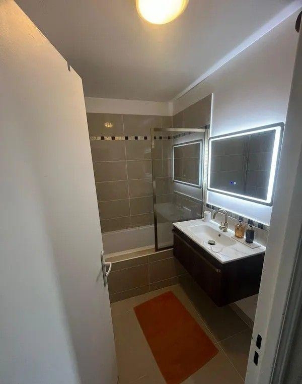 
                                                Location
                                                 Beau 3P 66m² meublé et rénové avec balcon