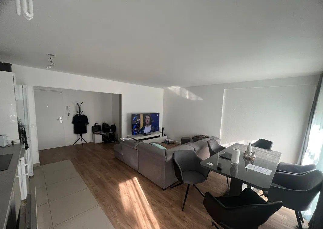
                                                Location
                                                 Beau 3P 66m² meublé et rénové avec balcon
